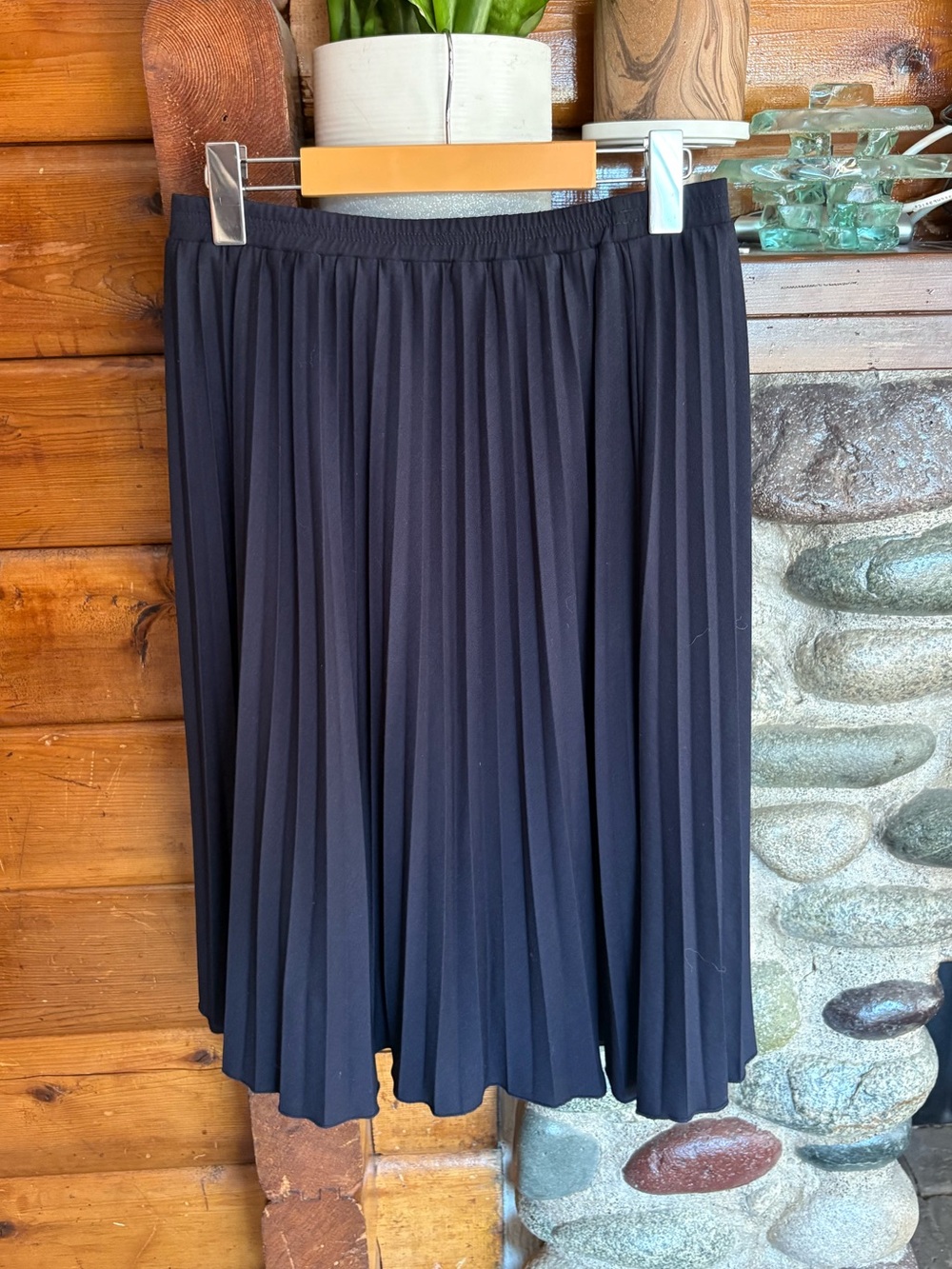 Chelsea & Theodore Navy Pleated Midi Skirt Size 4 Elastic Waist